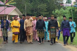 Peringati 1 Muharram 1445 H, Warga Kampung Rekoh Ramai-ramai Ziarah ke Makam Datuk Julong