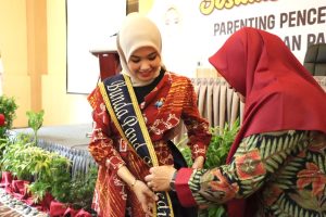 Hafizha Dianugerahi Gelar Bunda PAUD Berdedikasi dari HIMPAUDI Kepri