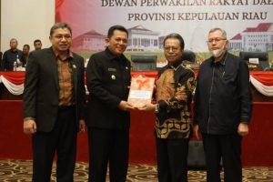 Perda Perubahan RPJMD Kepri 2021-2026 dan Rencana Umum Energi Daerah Disahkan