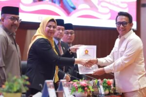 DPRD Kepri Terima Catatan Fraksi Terhadap Ranperda APBD 2026