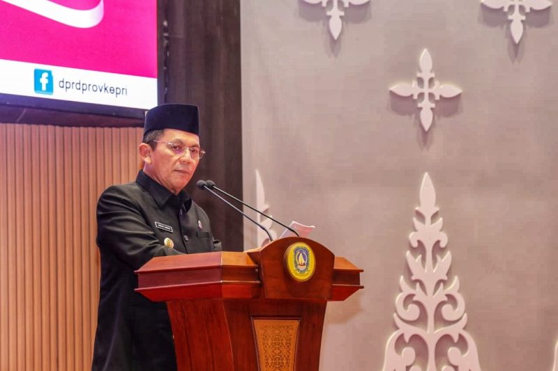 Gubernur Kepulauan Riau Ansar Ahmad saat menyampaikan Nota Pengantar LKPJ Kepala Daerah Provinsi Kepulauan Riau Tahun 2025 dalam Rapat Paripurna