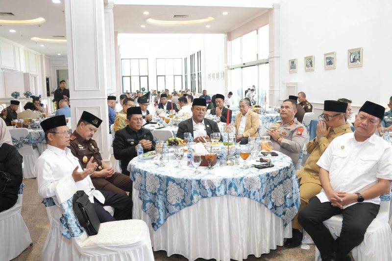 Gubernur Ansar Ahmad bersama Wakil Gubernur Nyanyang Haris bersama Ketua DPRD Kepri Iman Sutiawan serta unsur Forkominda dalam Halal Bihalal Idulfitri 1447 diselenggarakan DPRD Kepri,