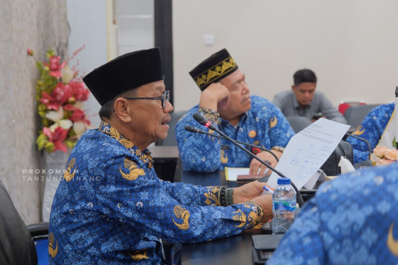 Drs. H. Raja Ariza, M.M  saat rapat Rembuk dan Bincang Bincang Otonomi Daerah Antar Kepala Daerah dan Kemendagri RI