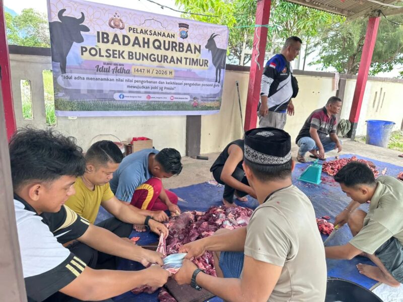 Daging Kurban Untuk Warga Kurang Mampu yang berasal dari Polsek Bunguran Timur