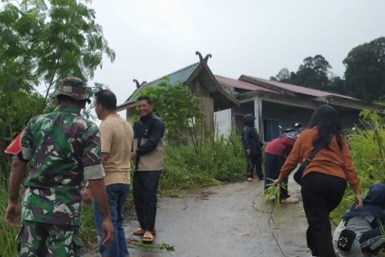 Dari instansi dan masyarakat yang turut berpartisipasi dalam menyukseskan kegiatan gotong royong tersebut
‎