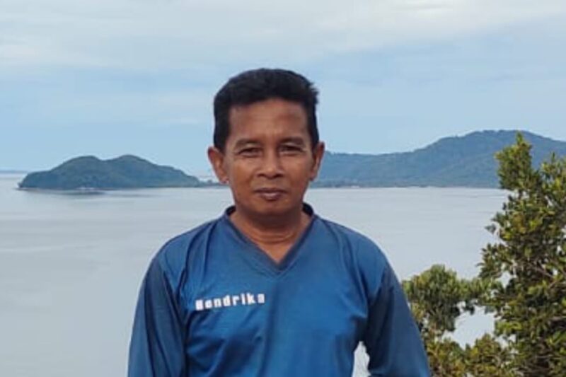 Kepala Desa Kuala Maras, Hendrika
