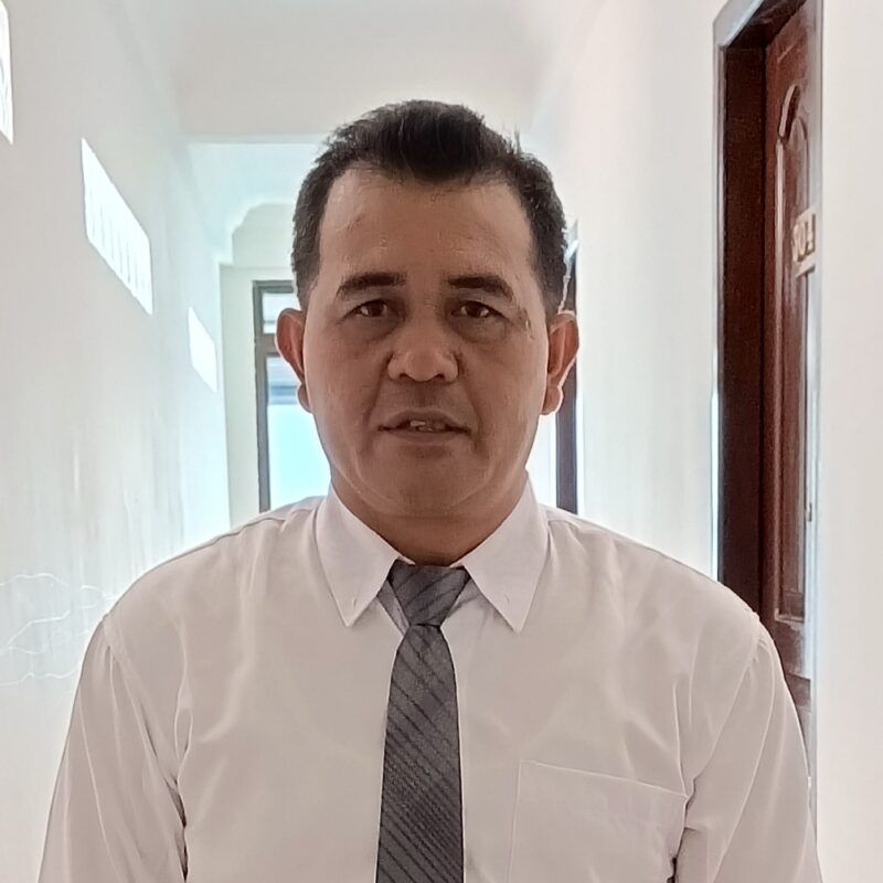Kepala Desa Bukit Padi, Lukman Hakim.