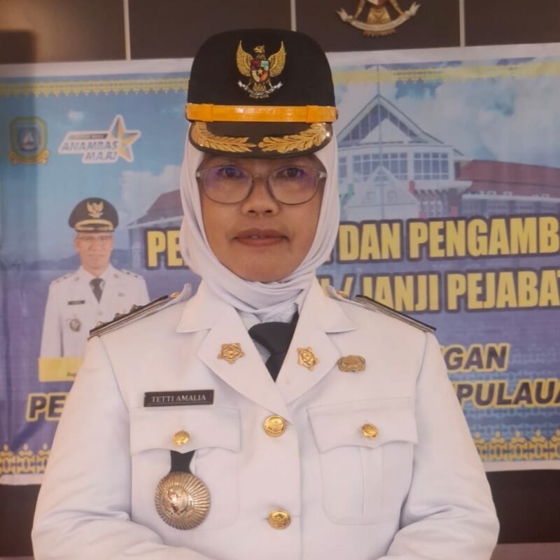 Camat Jemaja Timur, Tetti Amalia, S.E, seusai mengikuti peringatan Hari Lahir Pancasila.