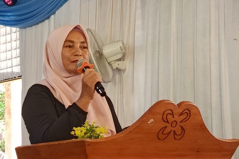 Ketua Komite Rabiah menyampaikan apresiasi kepada guru dan orang tua murid atas kekompakan yang terjalin selama siswa kelas VI masih menimbah ilmu di SDN 004 
