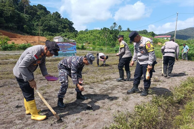 Kegiatan gerakan ketahanan pangan yang diinisiasi pemerintah bersama Polri sebagai wujud memperkuat ekonomi masyarakat, serta kemandirian pangan di daerah