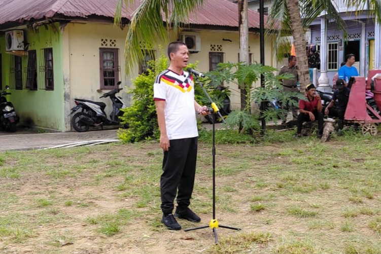 Raja Bayu Febri Gunadian menghadiri kegiatan senam bersama yang digelar di Lapangan Sepak Bola Sulaiman Abdullah