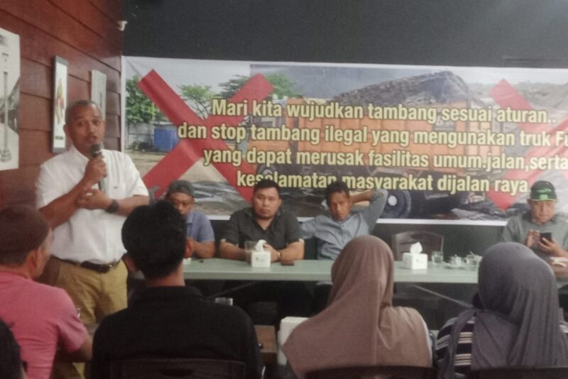 Andi Cori mengingatkan pemerintah daerah agar segera menghentikan kegiatan tambang ilegal, karena pantauan dilapangan aktivitas yang menggunakan alat berat ini merusak fasilitas umum