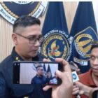 Kepala Kantor Imigrasi Tanjungpinang, menyampaikan kepada wartawan, bahwa penangguhan dilakukan berdasarkan hasil pengetatan proses wawancara dan verifikasi dokumen
