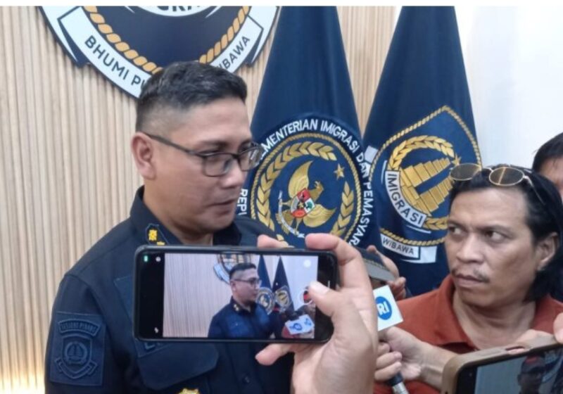 Kepala Kantor Imigrasi Tanjungpinang, menyampaikan kepada wartawan, bahwa penangguhan dilakukan berdasarkan hasil pengetatan proses wawancara dan verifikasi dokumen